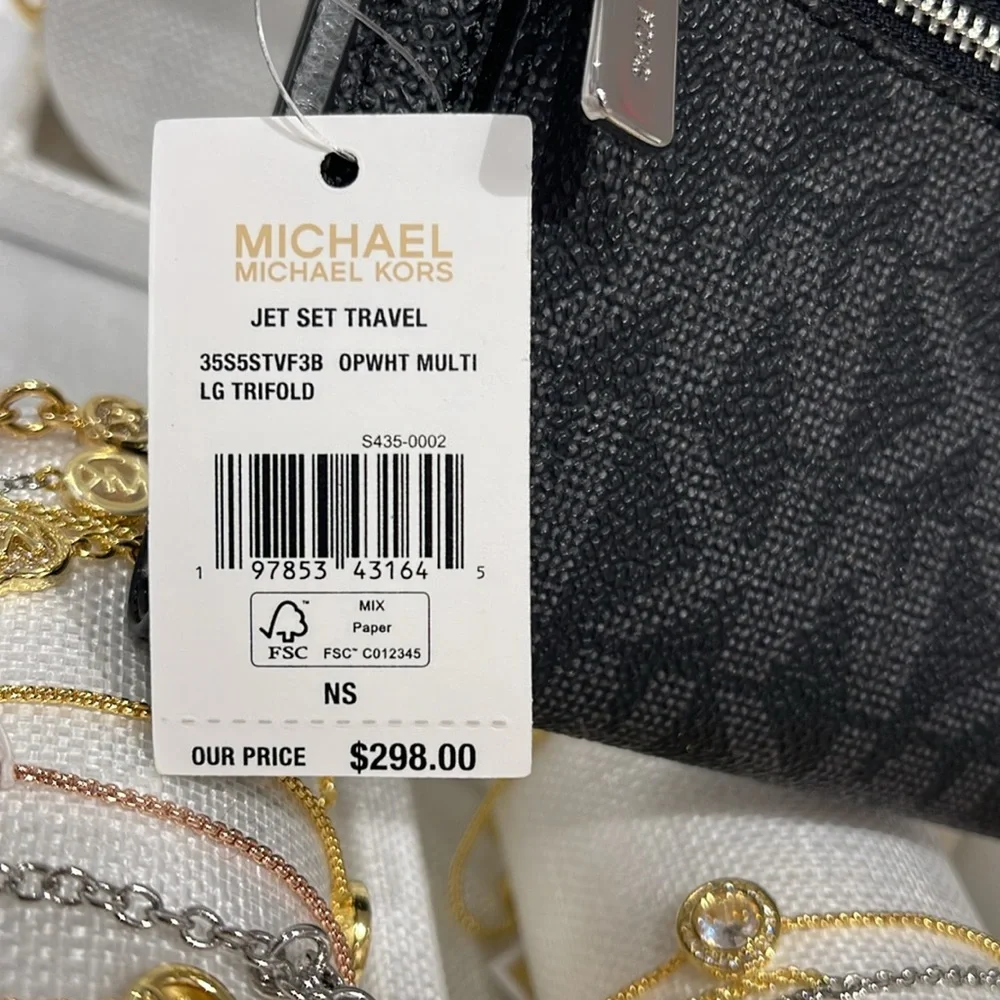 Michael Kors Jet Set Large Logo Trifold Wallet
Optic White Multi
NWT - Picture 6 of 16